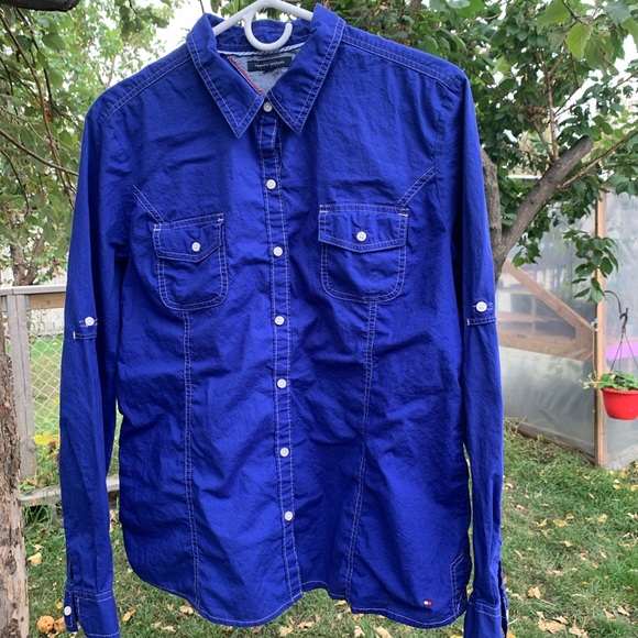 🌟2 for $12🌟Tommy Hilfiger Button down Top - Picture 2 of 5